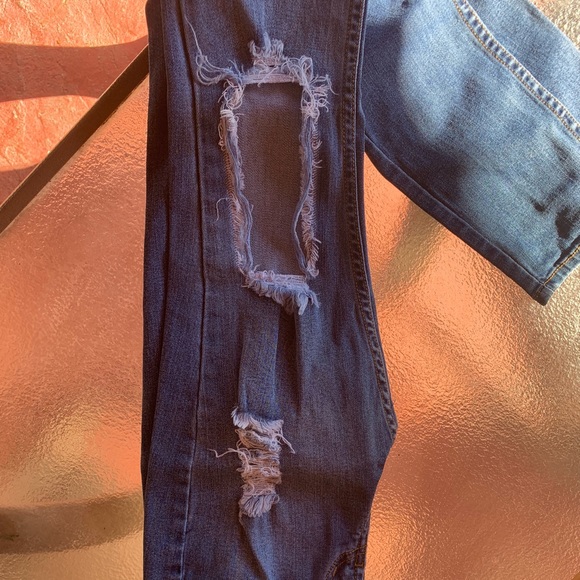 Fashion Nova distressed skinny jeans - Picture 3 of 3
